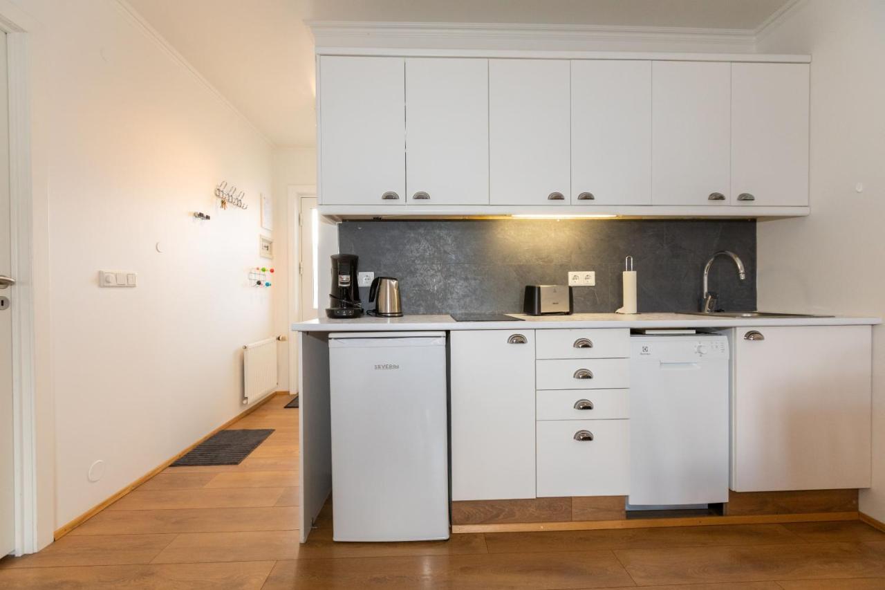 Central Apartment With Two Bedrooms And Balcony- Strandgata 9 Akureyri Exteriör bild